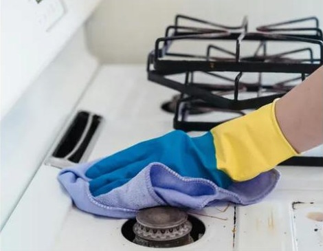 Spotless kitchen after a detailed house cleaning