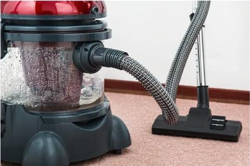 Deep cleaning an empty apartment for move-out